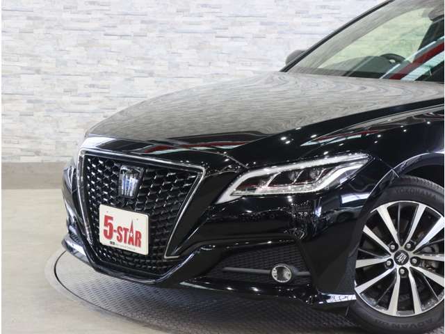 CROWN sedan hybrid