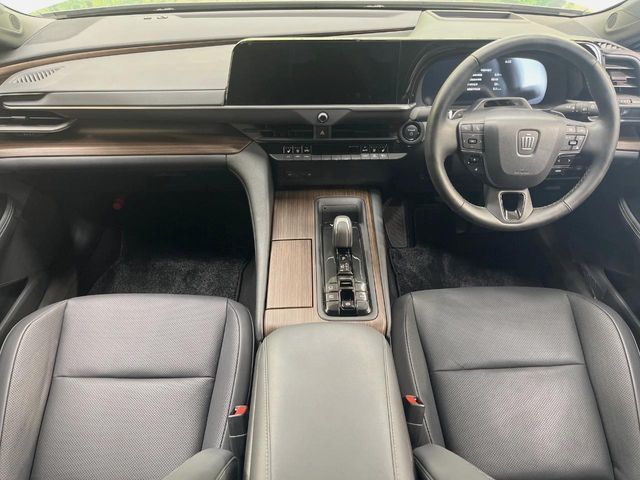CROWN sedan hybrid