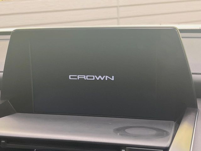 CROWN sedan hybrid