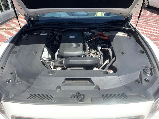 CROWN sedan hybrid