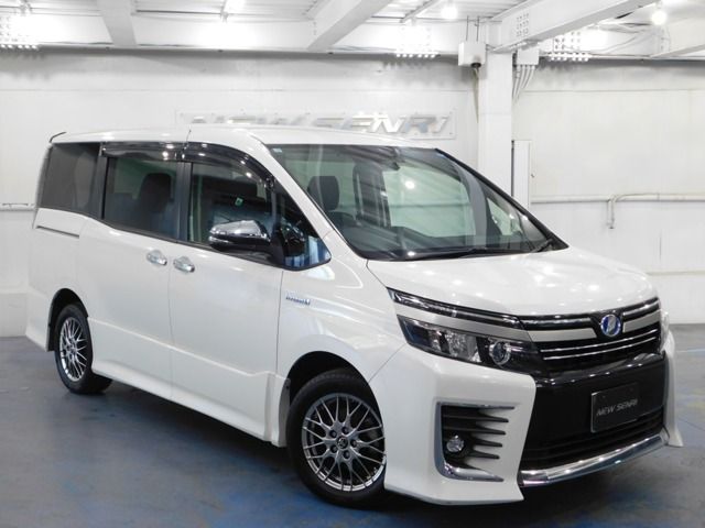 VOXY HYBRID