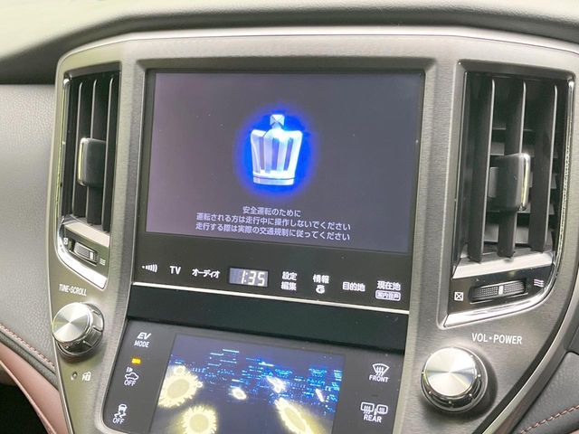 CROWN sedan hybrid