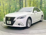 CROWN sedan hybrid