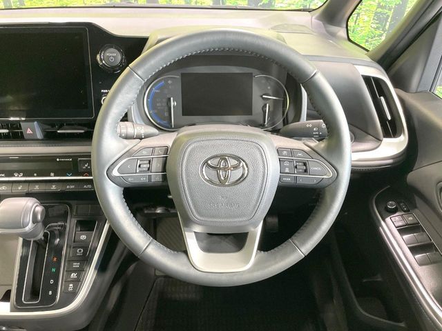 VOXY HYBRID