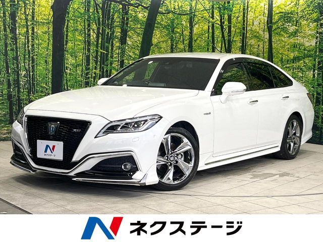CROWN sedan hybrid