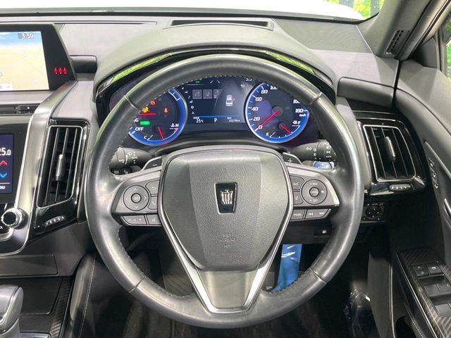 CROWN sedan hybrid