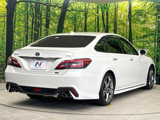 CROWN sedan hybrid