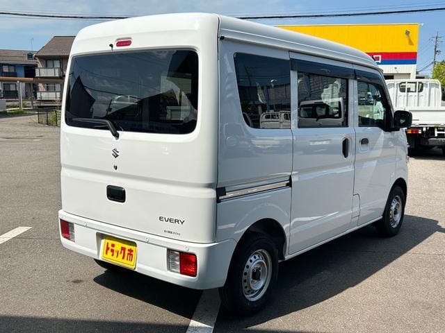 エブリイ