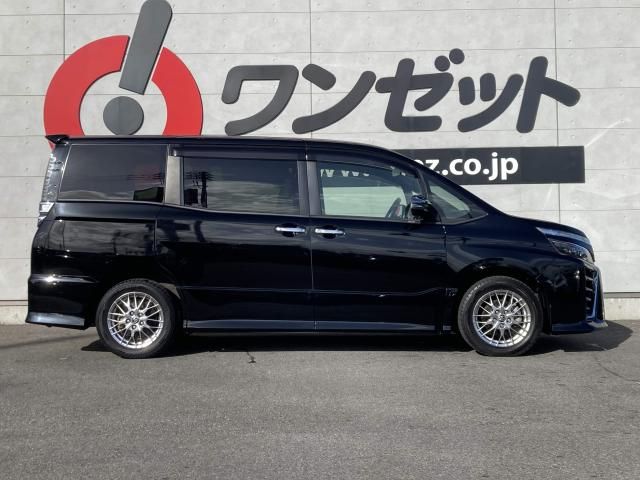 VOXY HYBRID