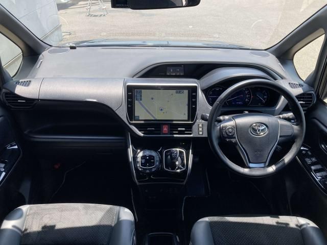 VOXY HYBRID