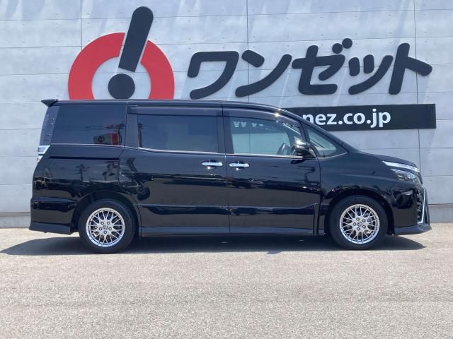 VOXY HYBRID