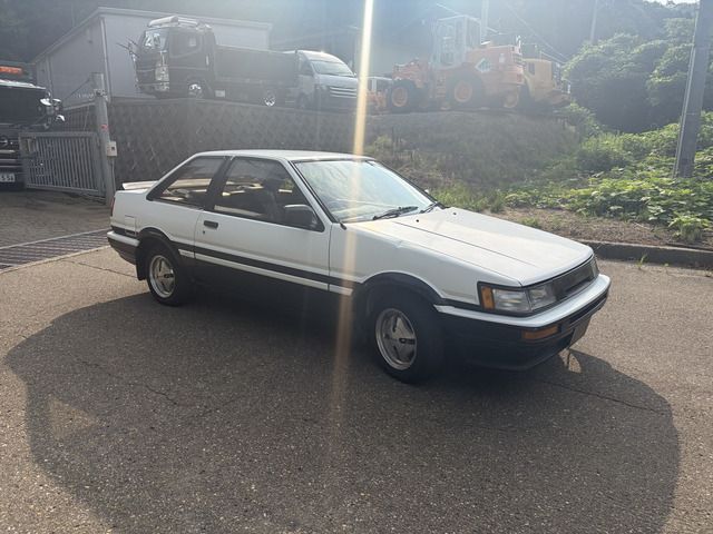COROLLA LEVIN