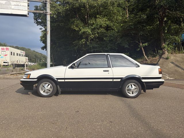 COROLLA LEVIN