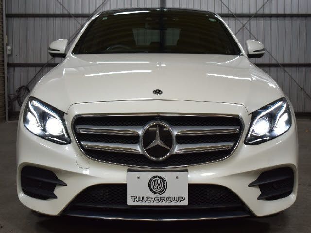 MERCEDES BENZ E class sedan