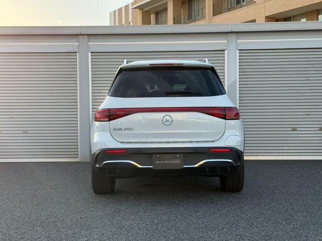 MERCEDES BENZ EQB
