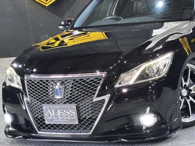 CROWN sedan hybrid