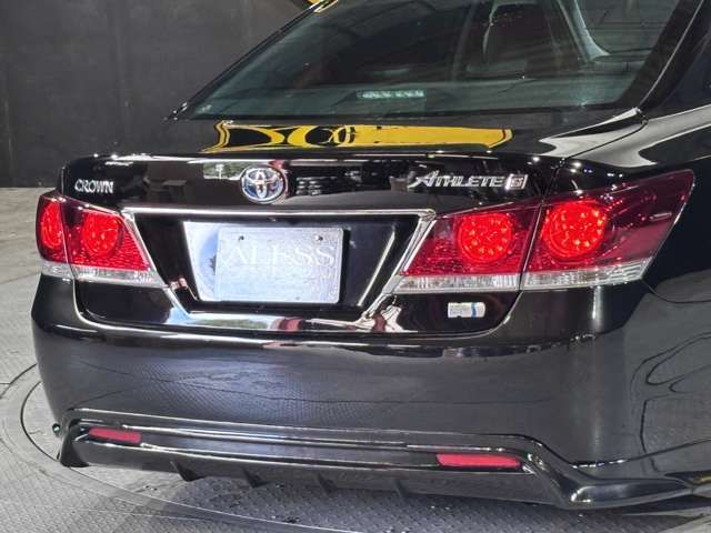 CROWN sedan hybrid