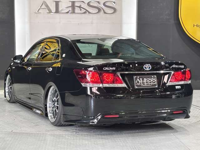 CROWN sedan hybrid