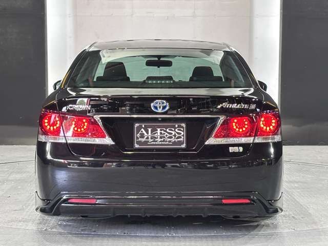CROWN sedan hybrid