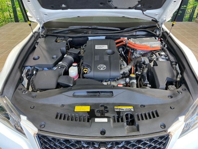 CROWN sedan hybrid
