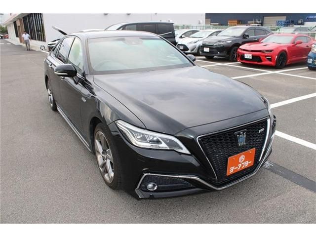 CROWN sedan hybrid