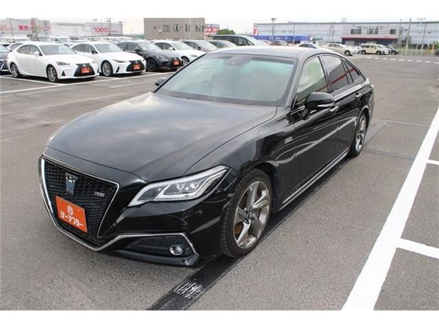 CROWN sedan hybrid