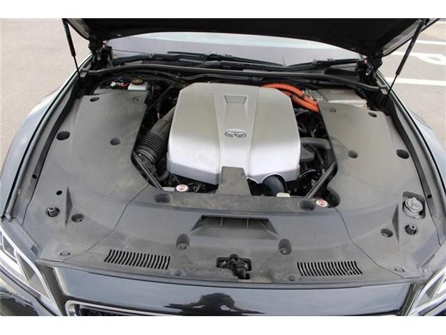 CROWN sedan hybrid