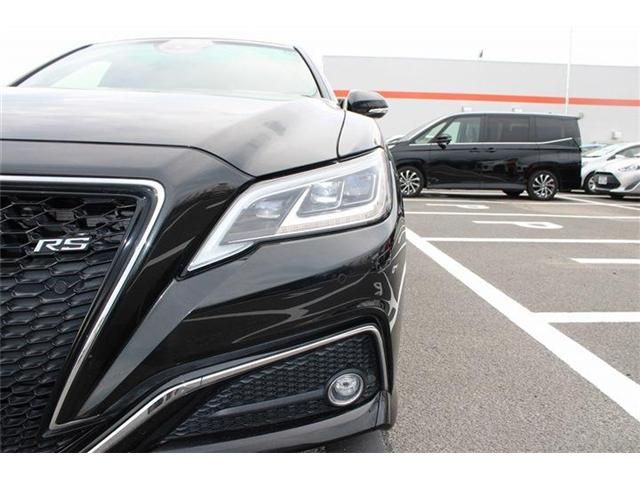 CROWN sedan hybrid