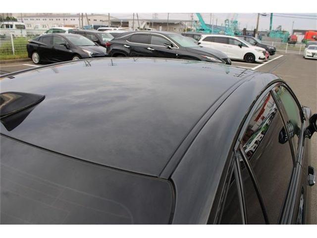 CROWN sedan hybrid