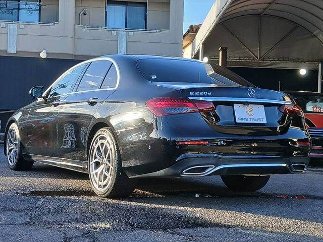 MERCEDES BENZ E class sedan
