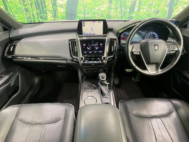 CROWN sedan hybrid