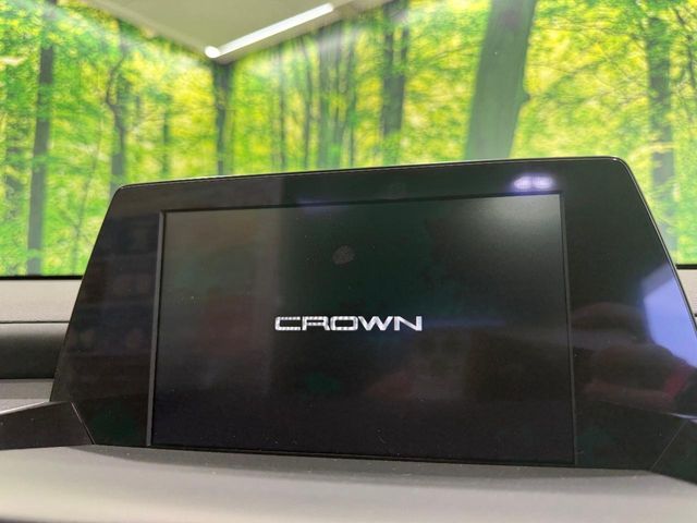 CROWN sedan hybrid
