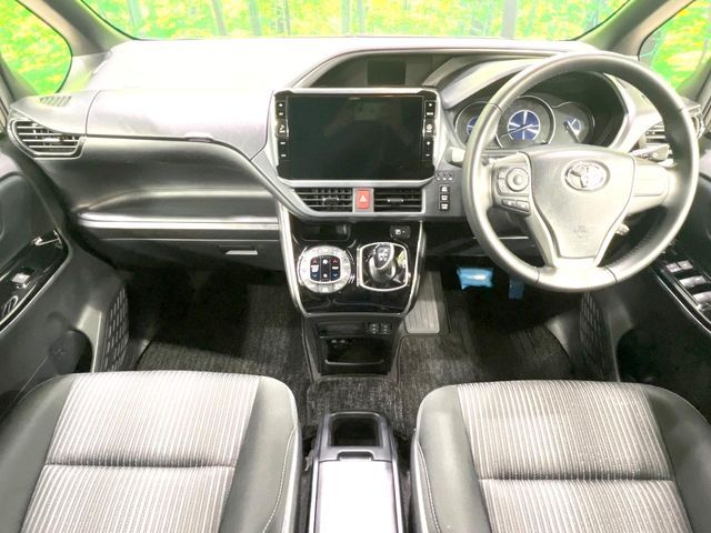 VOXY HYBRID
