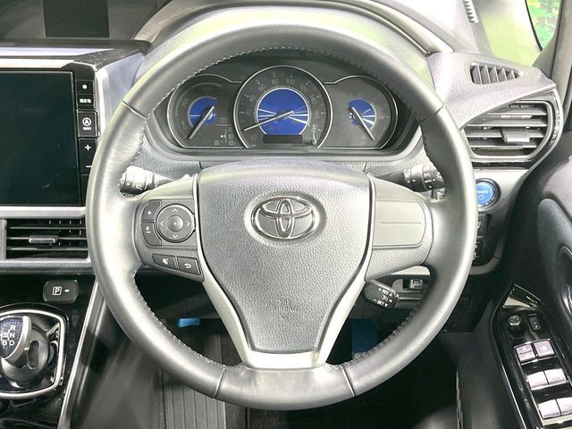VOXY HYBRID