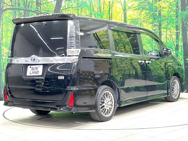 VOXY HYBRID