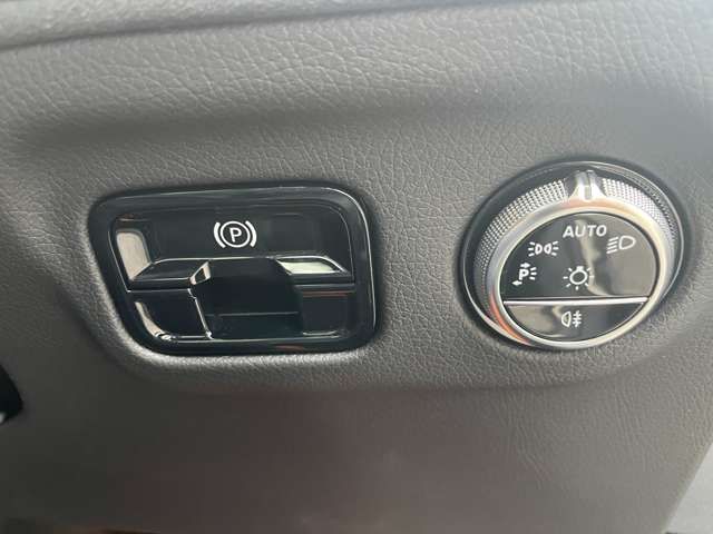 MERCEDES BENZ EQE