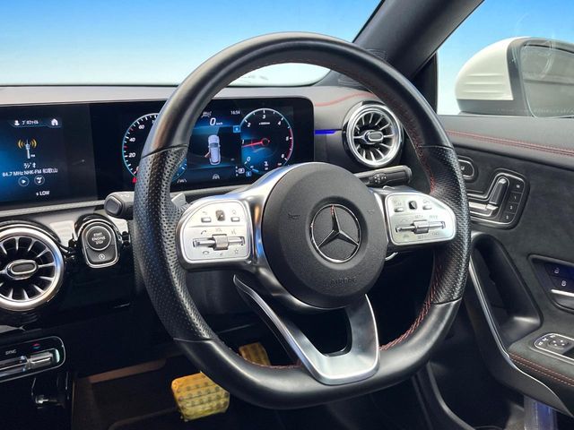 MERCEDES BENZ CLA Shooting Brake