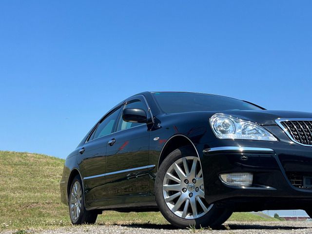 CROWN MAJESTA 4WD