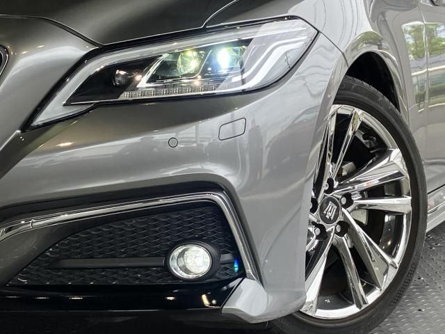 CROWN sedan hybrid