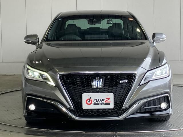 CROWN sedan hybrid
