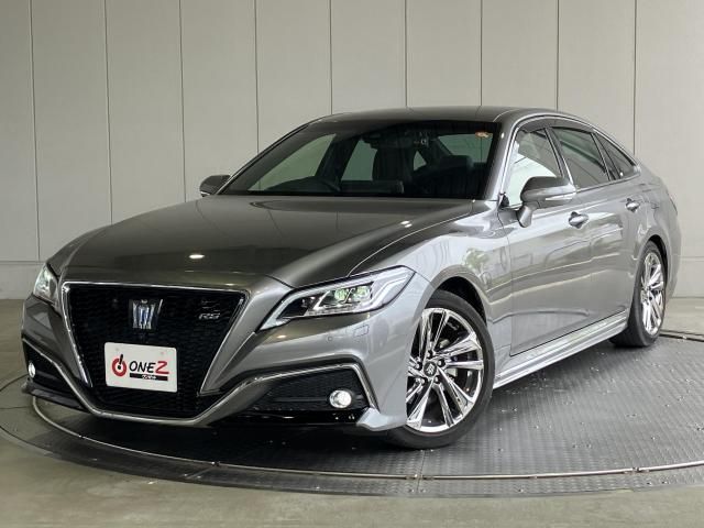 CROWN sedan hybrid