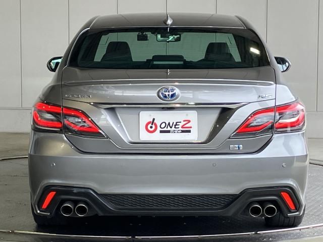 CROWN sedan hybrid