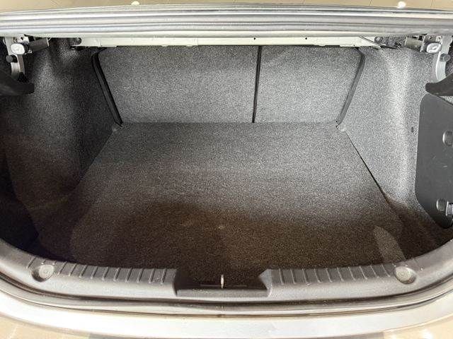 AXELA sedan