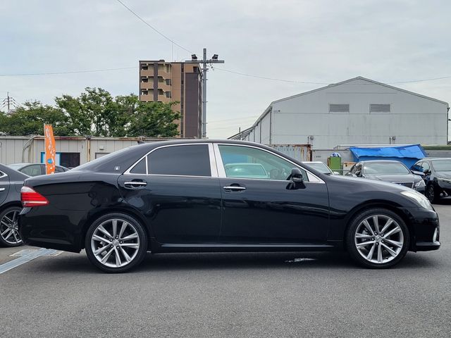 CROWN sedan