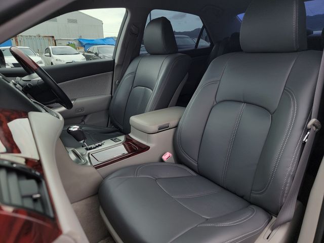 CROWN sedan