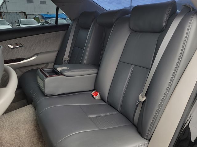 CROWN sedan