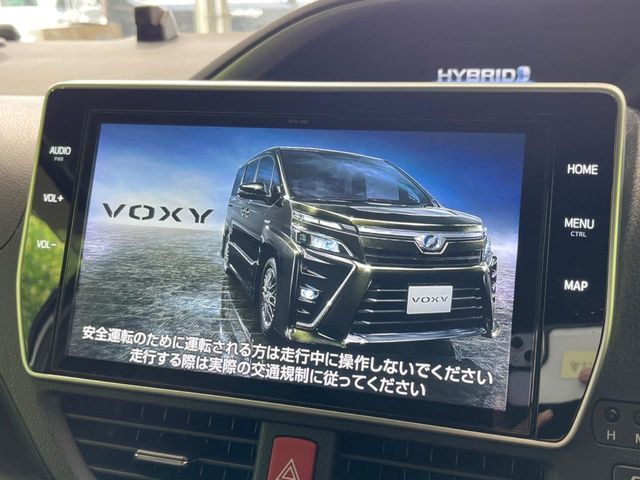 VOXY HYBRID
