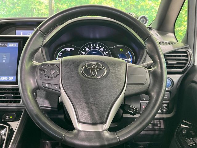 VOXY HYBRID