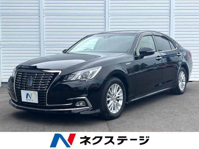 CROWN sedan hybrid