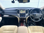 CROWN sedan hybrid